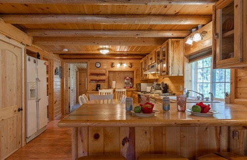 Island Park Cabin | KABINO: FirePit Big Driveway SmartTV Grill WiFi
