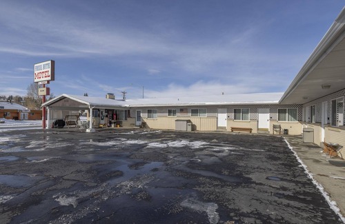Frontier House | KABINO: Fossil Butte Motel #05 2QueenBeds A/C Mini Fridge Microwave Cable Wifi