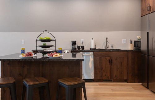 Island Park Cabin | KABINO: Hot Tub,Nestled in the Woods, Arcade Game, Fire Pit, WiFi