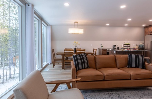 Island Park Cabin | KABINO: Hot Tub,Nestled in the Woods, Arcade Game, Fire Pit, WiFi