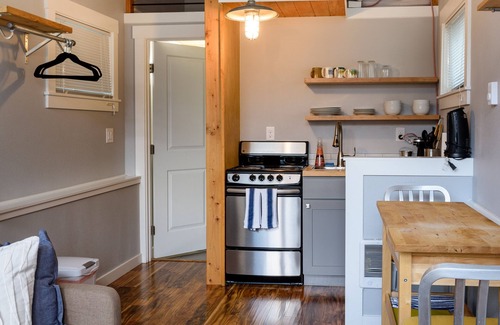 Phinney Ridge House | KABINO: Mini Modern TINY HOME Heart of Green Lake Pet Friendly WiFi Loft up Ladder plus Sleeper Sofa