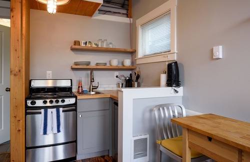 Phinney Ridge House | KABINO: Mini Modern TINY HOME Heart of Green Lake Pet Friendly WiFi Loft up Ladder plus Sleeper Sofa