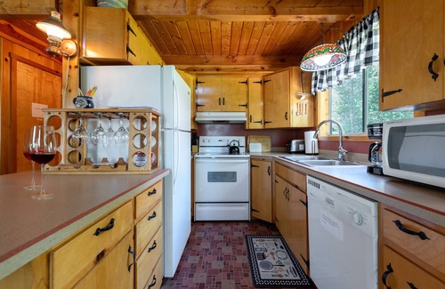 Island Park Cabin | KABINO: NEW! Hot tub DogsOK Fire Pit On trails 20 min to Yellowstone