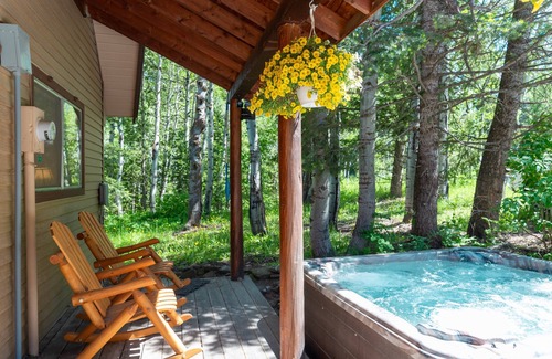 Island Park Cabin | KABINO: NEW! Hot tub DogsOK Fire Pit On trails 20 min to Yellowstone