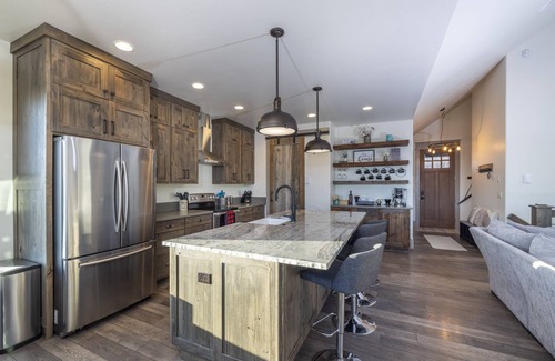 Star Valley Ranch House | KABINO: NEW! Huge Views Garage Gym Room Fishing Snowmobile