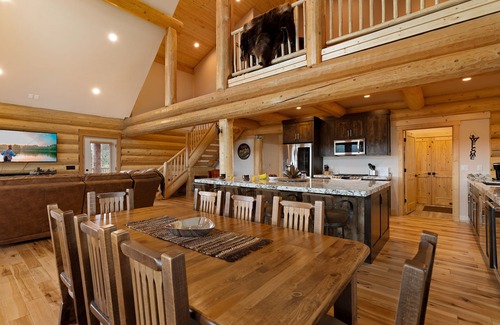 Island Park House | KABINO: Snowmobile trailer parking! Close to Yellowstone