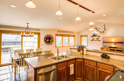 Alpine House | Kabino: Stunning Views Hot Tub Fire Pit WiFi Fenced Backyard Snowmobiling Trash Service