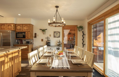 Alpine House | Kabino: Stunning Views Hot Tub Fire Pit WiFi Fenced Backyard Snowmobiling Trash Service