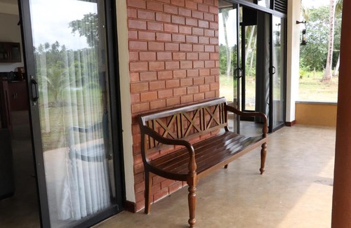 Mahawewa Villa | KadupitiOya Bungalow