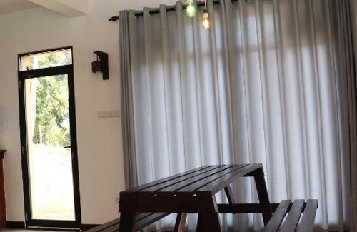 Mahawewa Villa | KadupitiOya Bungalow