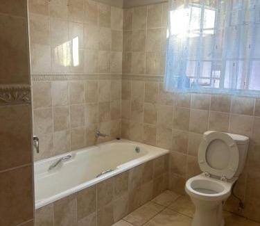 Kagiso House | Kagiso lodge and spa