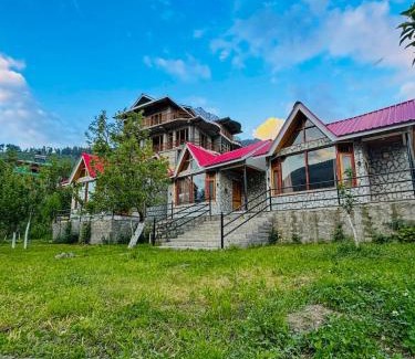 Jagatsukh Ski Chalet | Kahaani - Luxury Wooden Chalet in Manali
