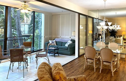 Waialae Iki Apartment | Kahala Beach 2B/2bath/1pkg Condo