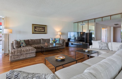 Waialae Iki Apartment | Kahala BEACH-FRONT Huge Apartment