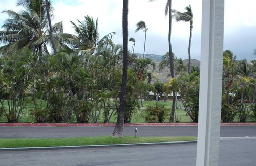 Waialae Iki Condo | Kahala Beach Ocean Front & Pool View