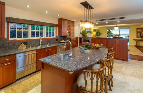 Kahala House | Kahala Oceanside- 6 Bed/6 1/2 bath/Sleeps 14