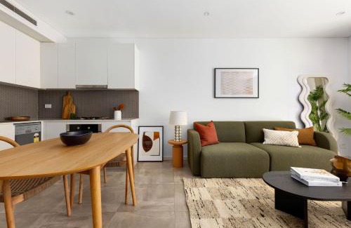 Alexandria Apartment | Kahlo Alexandria - Stylish 2 bdrm Walk to Train