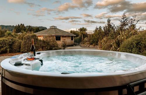 Ohakune House | Kaho - Ohakune Holiday Home with Spa
