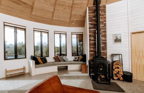 Ohakune House | Kaho - Ohakune Holiday Home with Spa