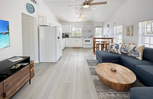 Rum Point House | Kai Baby Waterfront Cottage Private Pool Cabana Kayaks Paddleboards & Bikes!
