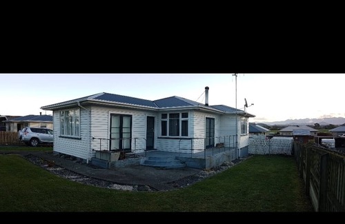 Kaikoura House | Kaik's Cottage - 2 Bedroom, 1 Bathroom (Sleeps up to 6)