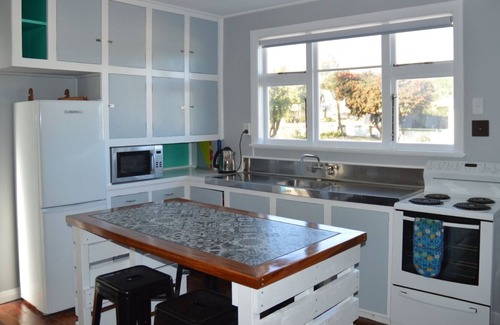 Kaikoura House | Kaik's Cottage - 2 Bedroom, 1 Bathroom (Sleeps up to 6)