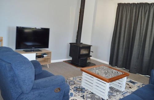 Kaikoura House | Kaik's Cottage - 2 Bedroom, 1 Bathroom (Sleeps up to 6)