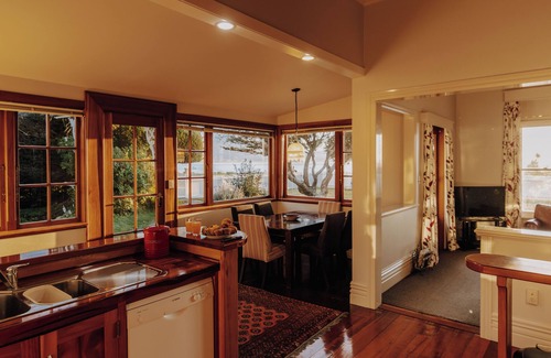 Kaikoura House | Kaikoura Beachfront Villa - KK87184