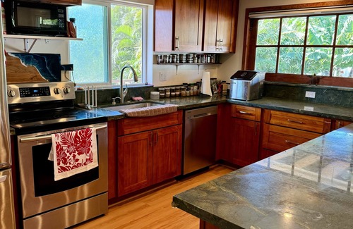 Kailua Cottage | Kailua 2 Bedroom, 2 Bath Private Unit - 15 Minute Walk to Beach