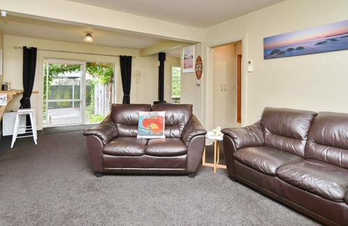 Christchurch House | Kainga Cottage - Chill out and relax - perfect for families