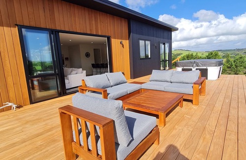 Kaiwaka House | Kaipara Harbour Views.