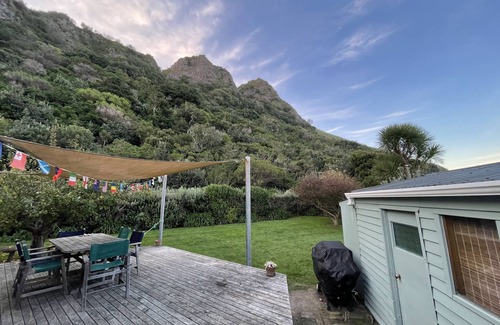 Kairakau House | Kairakau Hideaway close to beach!