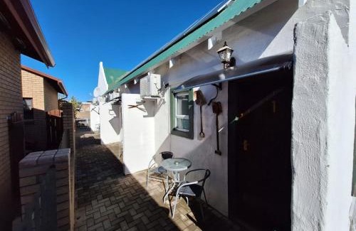 Orania House | Kairos Guesthouse Orania