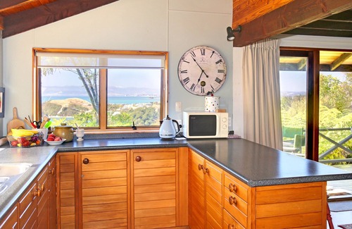 Ngaio Bay Cottage | Kaiteri House - Kaiteriteri Holiday Home