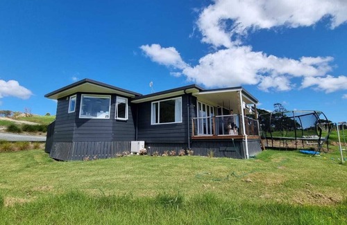 Kaiwaka House | Kaiwaka Holiday Home in a rural location - 10mins from gorgeous beach!