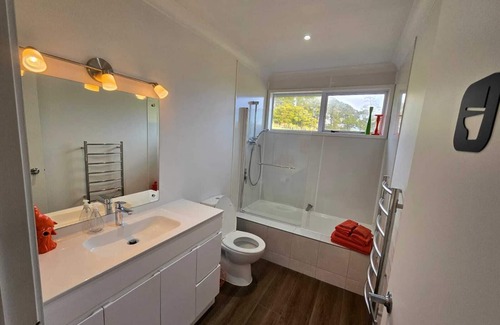 Kaiwaka House | Kaiwaka Holiday Home in a rural location - 10mins from gorgeous beach!