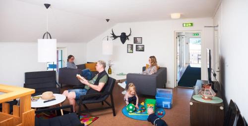 Kopmanholmen Bed & Breakfast | Kajkanten Restaurang B&B