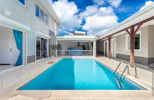 Trois-Rivieres Villa | Kaju Pool House, close to the beach