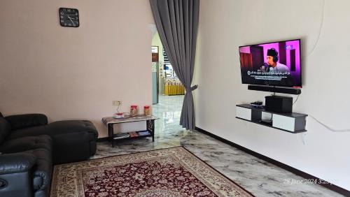 Kampung Maligai House | Kak Chik Nora Homestay