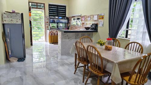 Kampung Maligai House | Kak Chik Nora Homestay