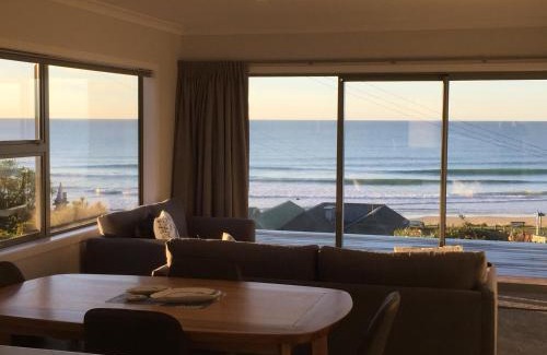 Kaka Point Apartment | Kaka Point Views Apartment 1