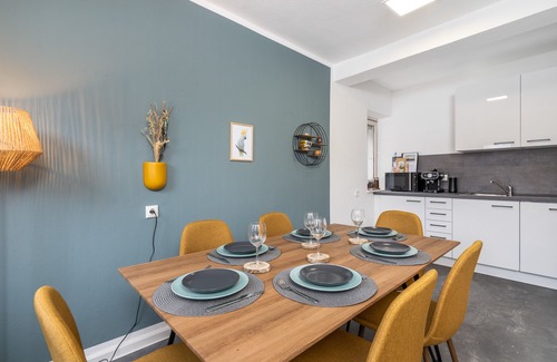 Frankenberg Apartment | Kakadu - Design Old Building, Central, Terrace, SNES & Stream