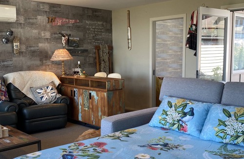 Kakanui House | Kakanui "The Bouys" Sea views,