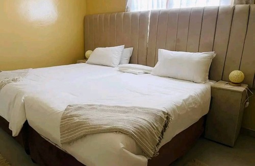 Kgalagadi District House | Kalahari Guest House