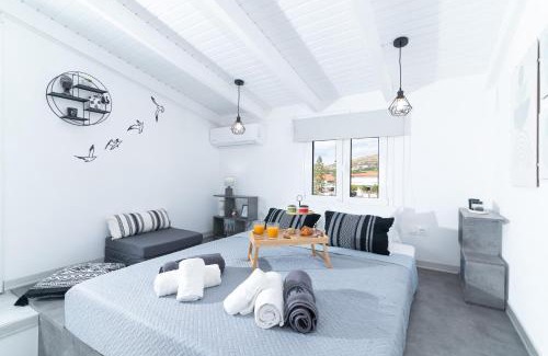Neo Kalamaki House | Kalamaki-Sunset - Scenic Sunset & Sea Views - Steps from Shore!