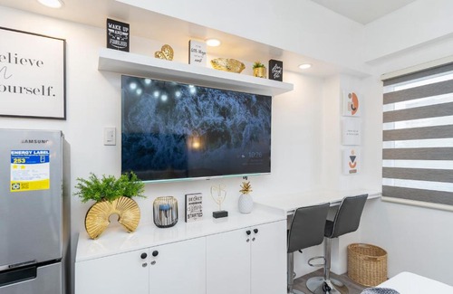 Guadalupe Apartment | Kalani by J&J (Symfoni Nichols. Pool. Netflix)