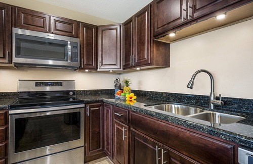 Historic Kailua Village Condo | Kalanikai 306: Cozy Oceanview Unit w/AC & Shared Pool in the heart of Kona Town