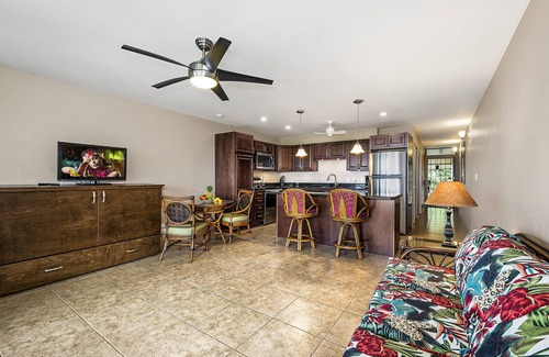 Historic Kailua Village Condo | Kalanikai 306: Cozy Oceanview Unit w/AC & Shared Pool in the heart of Kona Town