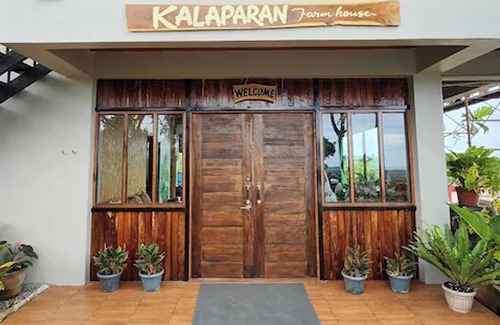 Canloan City House | Kalaparan Farm House by Hiverooms