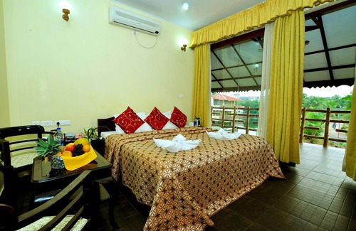Vaikom Hotel | Kalathil Lake Resort